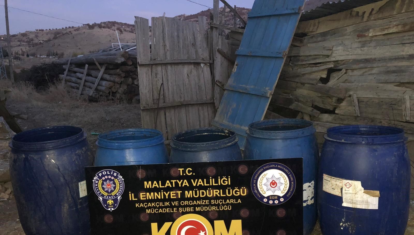 Malatya’da 4 bin 696 litre sahte alkol ele geçirildi